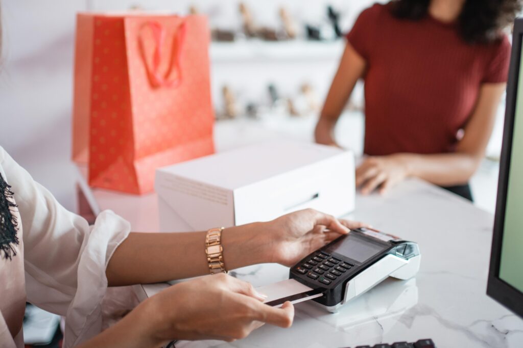 woman making a purchase with her credit card